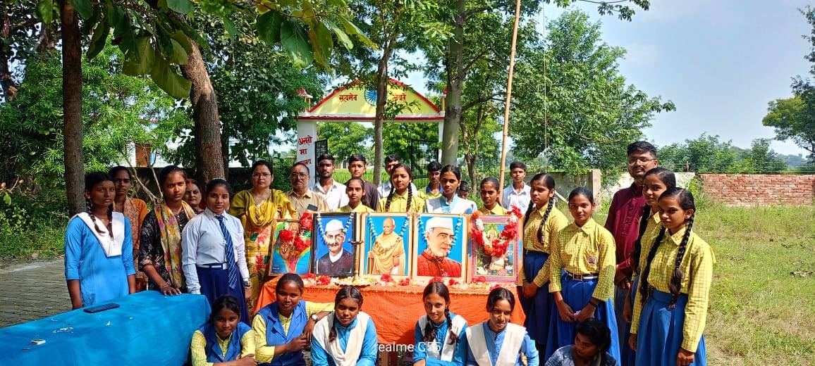 गांधी-शास्त्री जयंती पर अनुराग बालिका इंटर कॉलेज में विविध कार्यक्रम, छात्राओं ने