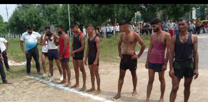 प्रेस विज्ञप्ति *बड़गहन में भव्य दौड़ प्रतियोगिता का आयोजन, युवाओं ने दिखाया