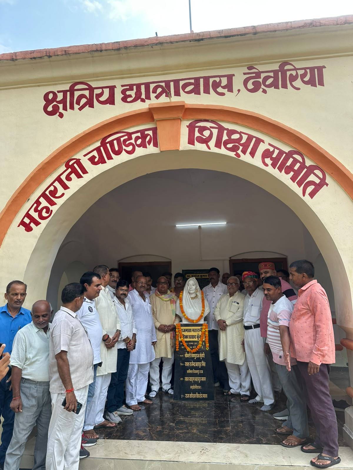 नेक्स्ट अपडेट न्यूज़ देवरिया निर्मित महारानी चंडिका क्षत्रिय छात्रावास, देवरिया के एक
