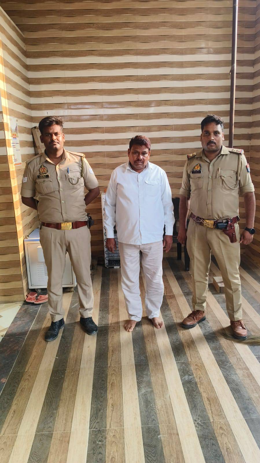गोला में पुलिस और बदमाशों के बीच मुठभेड़, एक बदमाश घायल; एक
