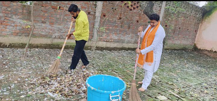 बेलहर समय माता मंदिर में चला स्वच्छता अभियान स्वच्छ भारत मिशन के