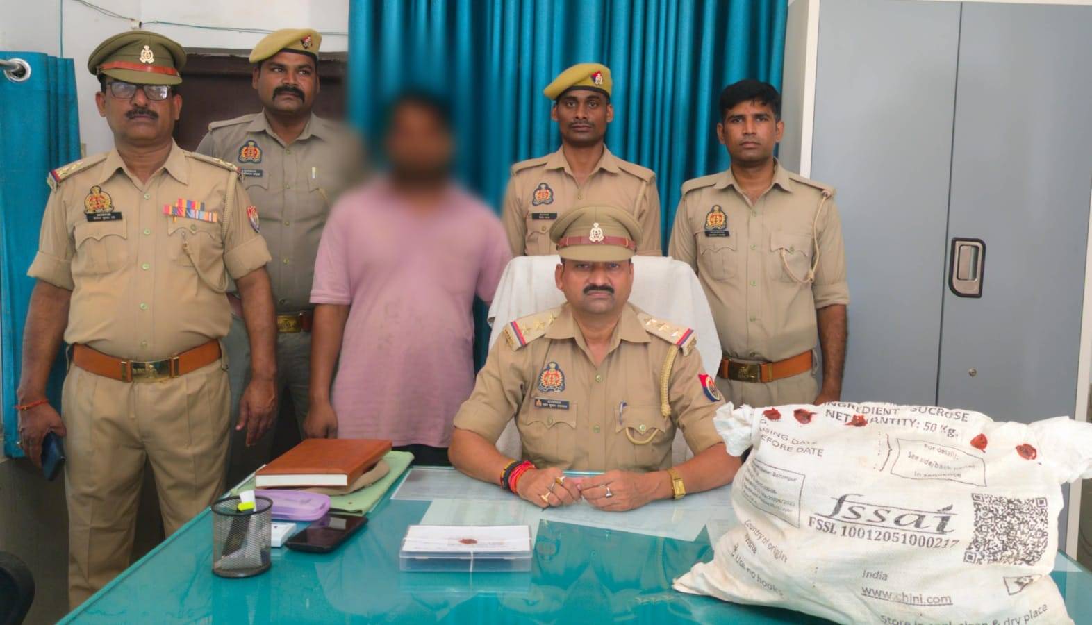 ई-रिक्शा से गांजा ले जा रहा युवक गिरफ्तार, 5.296 किलो गांजा बरामद