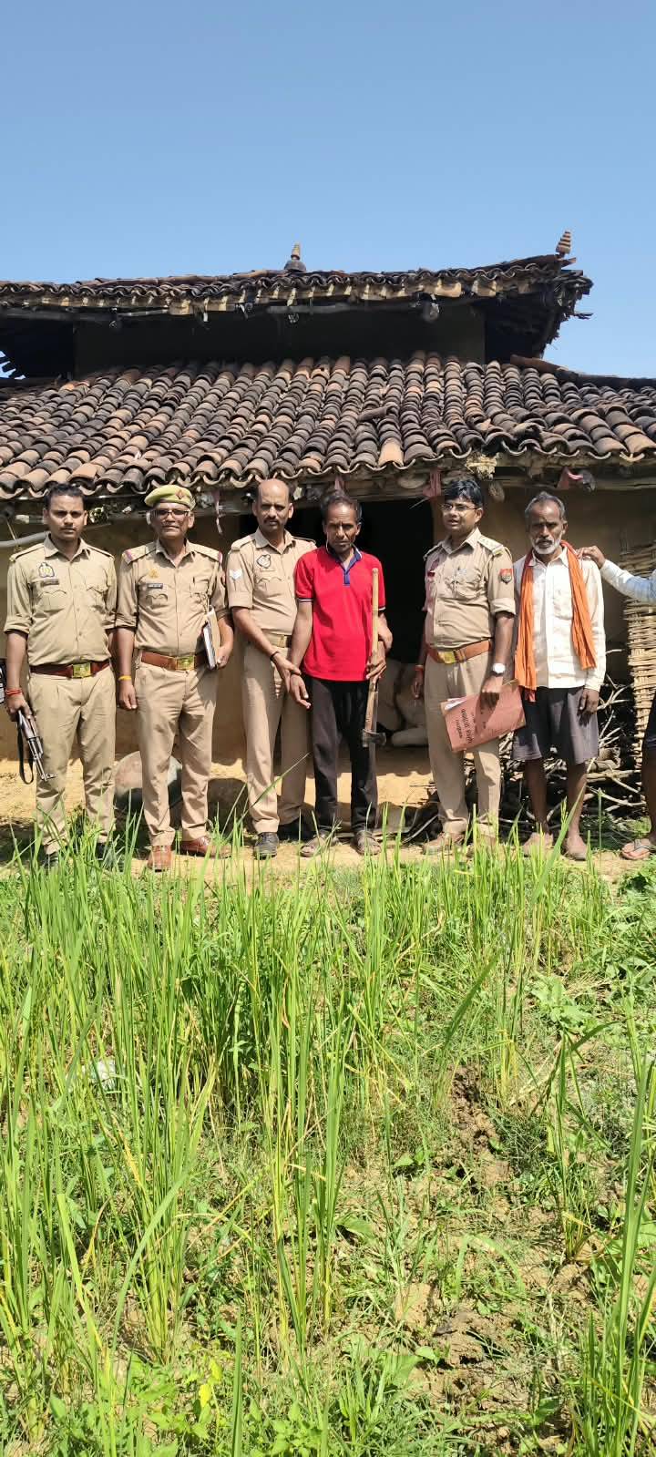 *कुल्हाड़ी से गर्दन पर जानलेवा हमला करने वाला आरोपी गिरफ्तार* सोनभद्र। थाना