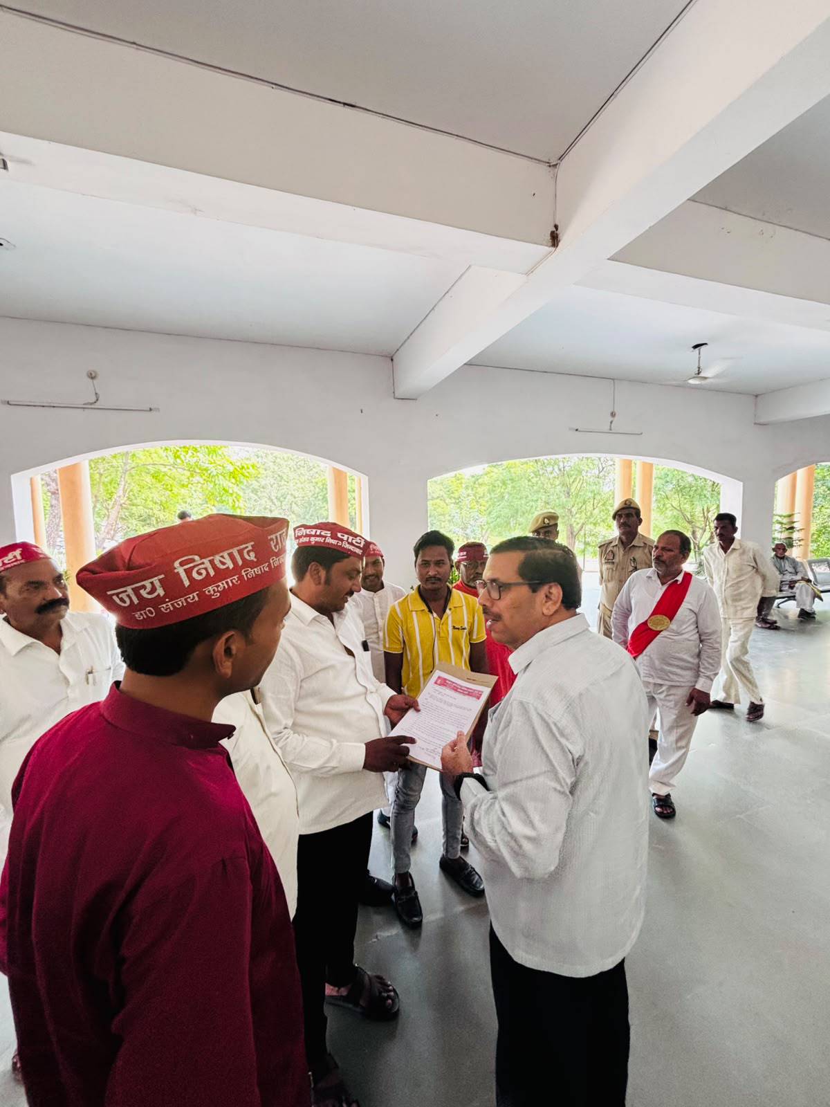 राष्ट्रिय अध्यक्ष एवं कैबिनेट मंत्री माननीय डॉ.संजय कुमार निषाद जी के विरुद्ध बांसगांव, जनपद गोरखपुर