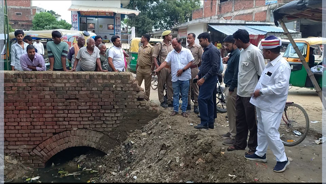 भैंसा बाजार में जलभराव की समस्या पर एसडीएम का औचक निरीक्षण, जल निकासी के दिए निर्देश
