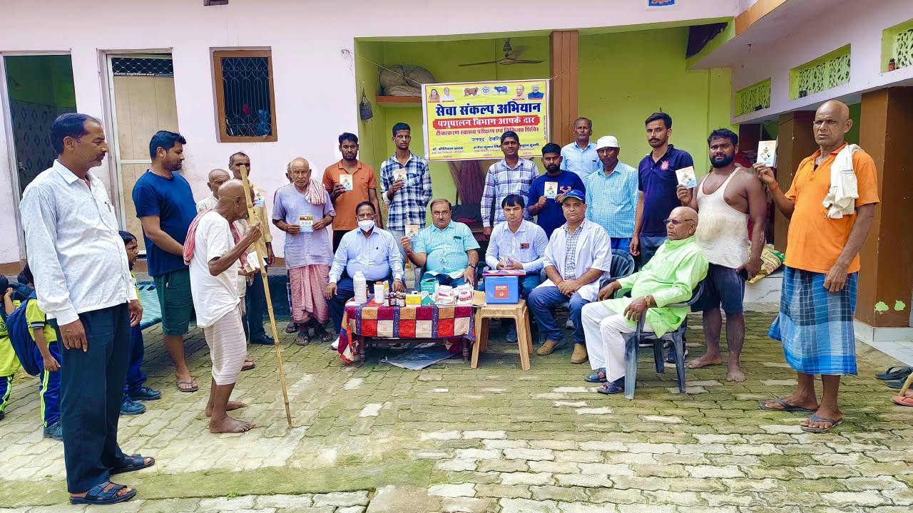 नोडल अधिकारी ने पशु स्वास्थ्य शिविर का किया निरीक्षण बैतालपुर, देवरिया। जनपद