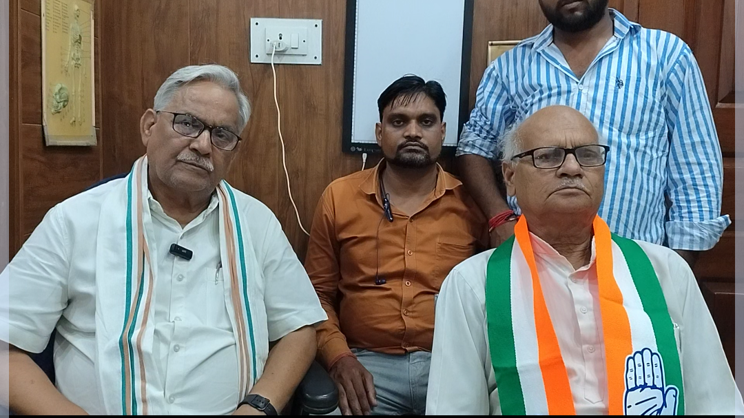राहुल गांधी को हिरासत में लेने के विरोध में कांग्रेस ने मनाया काला दिवस