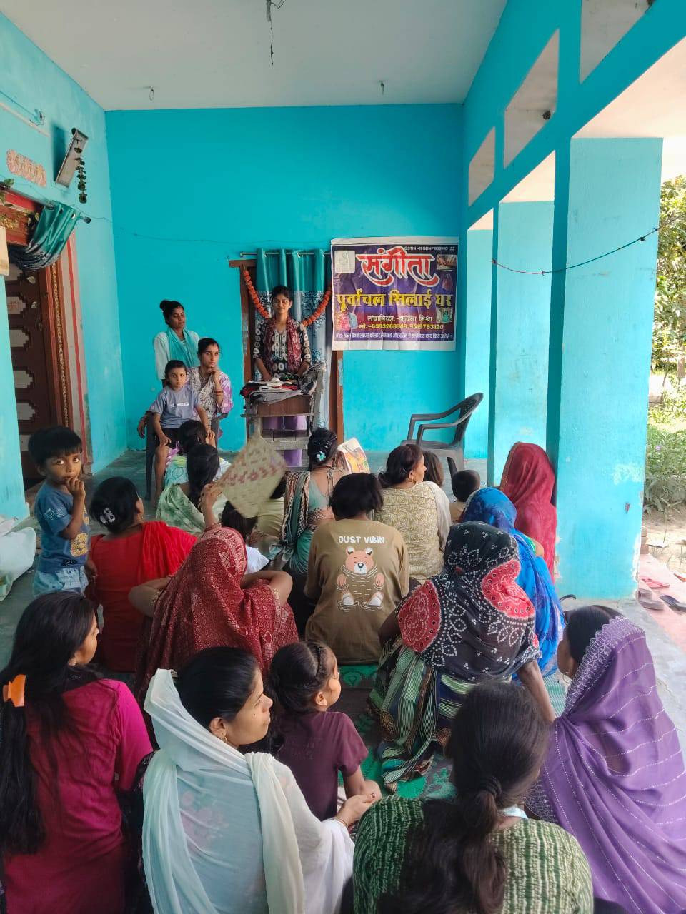 स्वयं सहायता समूह से मिला 50 हजार का ऋण, सिलाई व्यवसाय से 350 महिलाओं को दिया प्रशिक्षण।