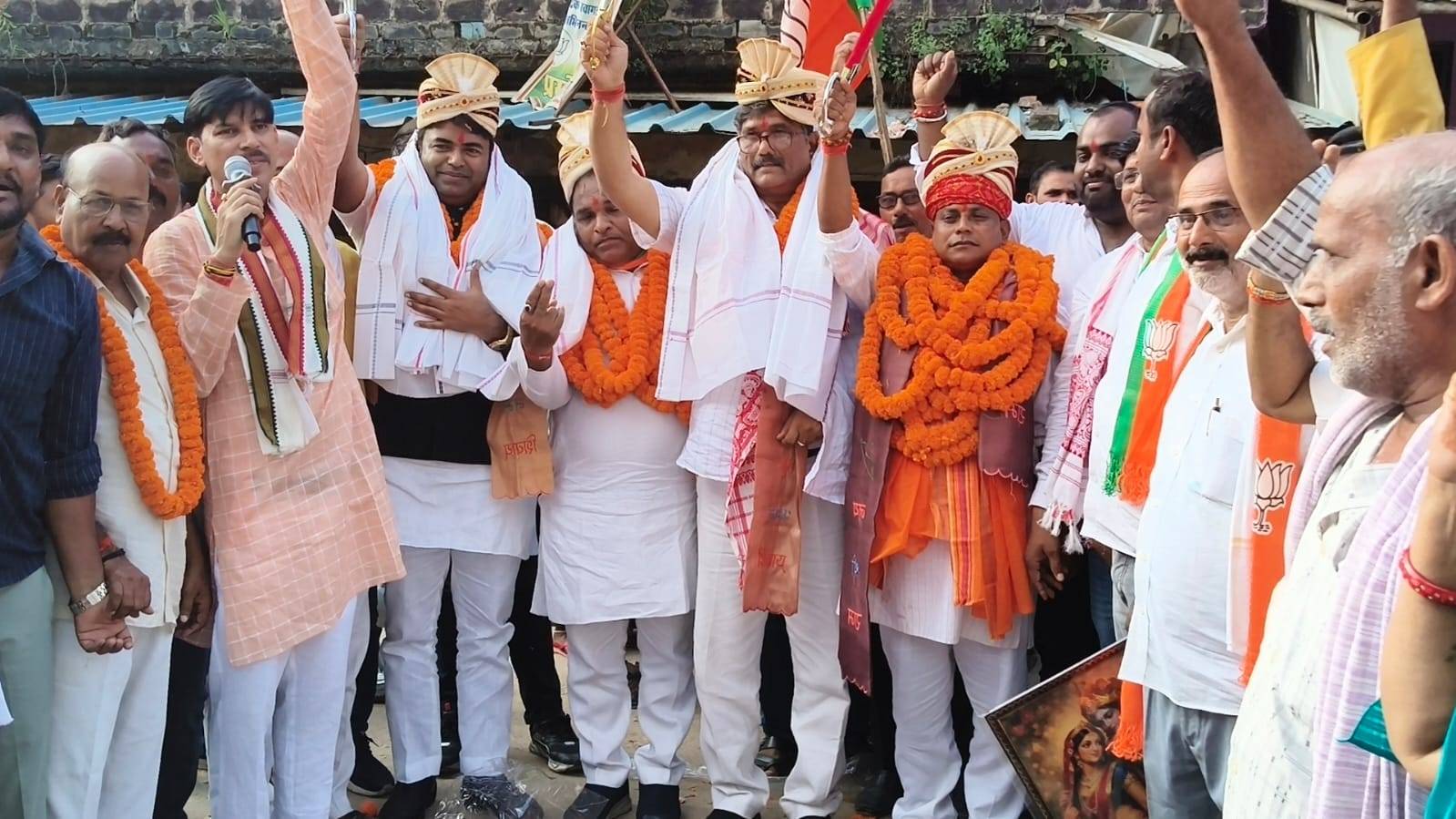# जखनियां में भाजपा के तीन क्षेत्रीय पदाधिकारियों का भव्य स्वागत भारतीय