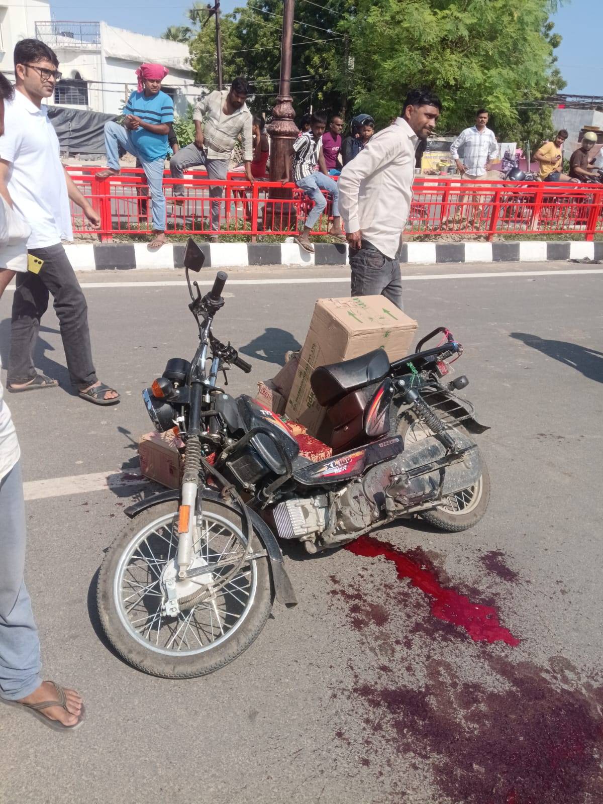 बांसगांव संदेश ब्रेकिंग न्यूज़.... गोरखपुर में आज फिर चाइनीज़ मांझे से एक