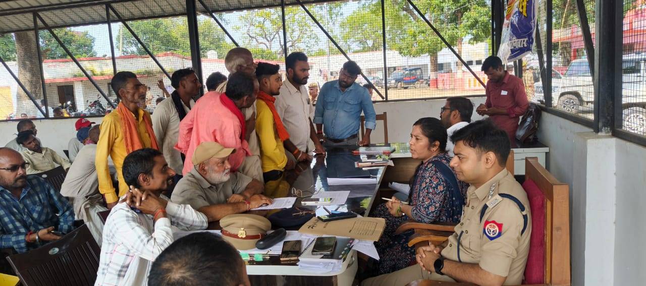 थाना समाधान दिवस में संवेदनशील दिखीं एसडीएम मोनालिसा जौहरी, फरियादियों की समस्याएं