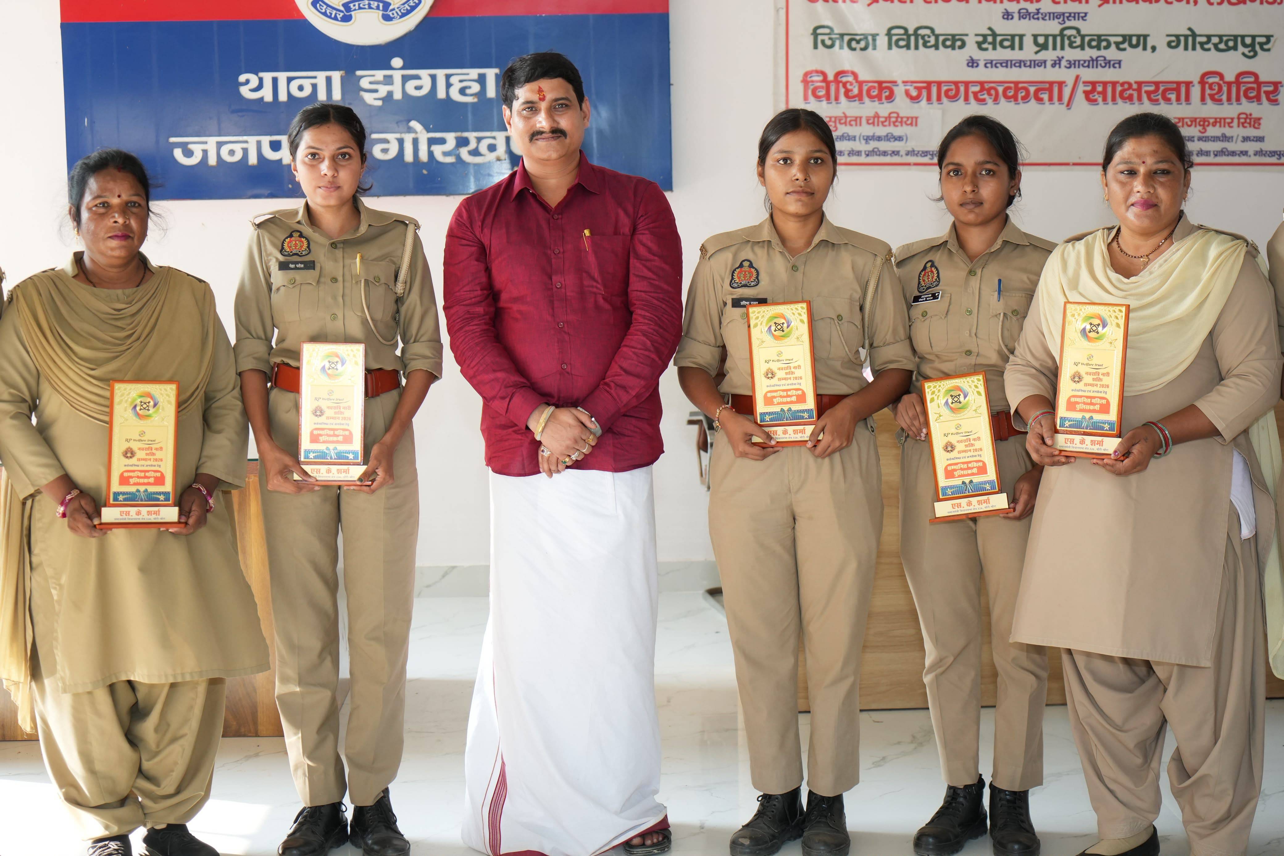 नवरात्रि पर आयोजित नारी शक्ति सम्मान में महिला पुलिसकर्मियों का हुआ सम्मान