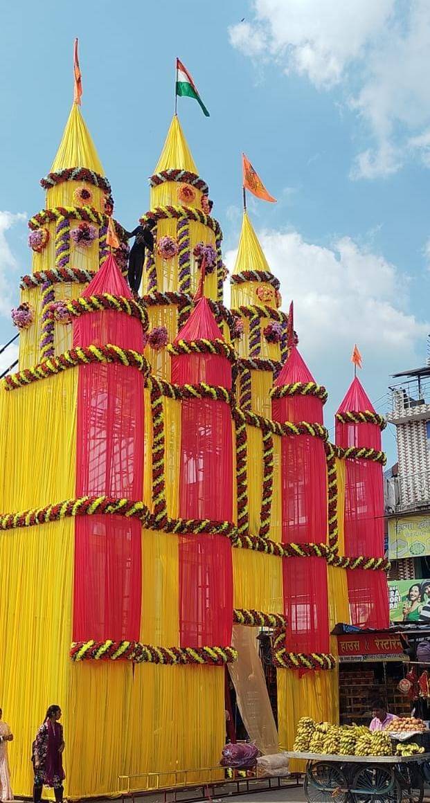 सिकरीगंज में मां दुर्गा के भव्य पंडाल की तैयारियां अंतिम चरण में, 15 अक्टूबर को आएगी प्रतिमा