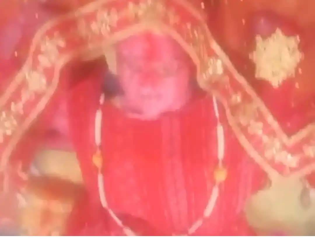 बढ़या फुलवरिया गांव के दुर्गा मंदिर में चोरीः दो कलश और नागफनी समेत कई सामान गायब