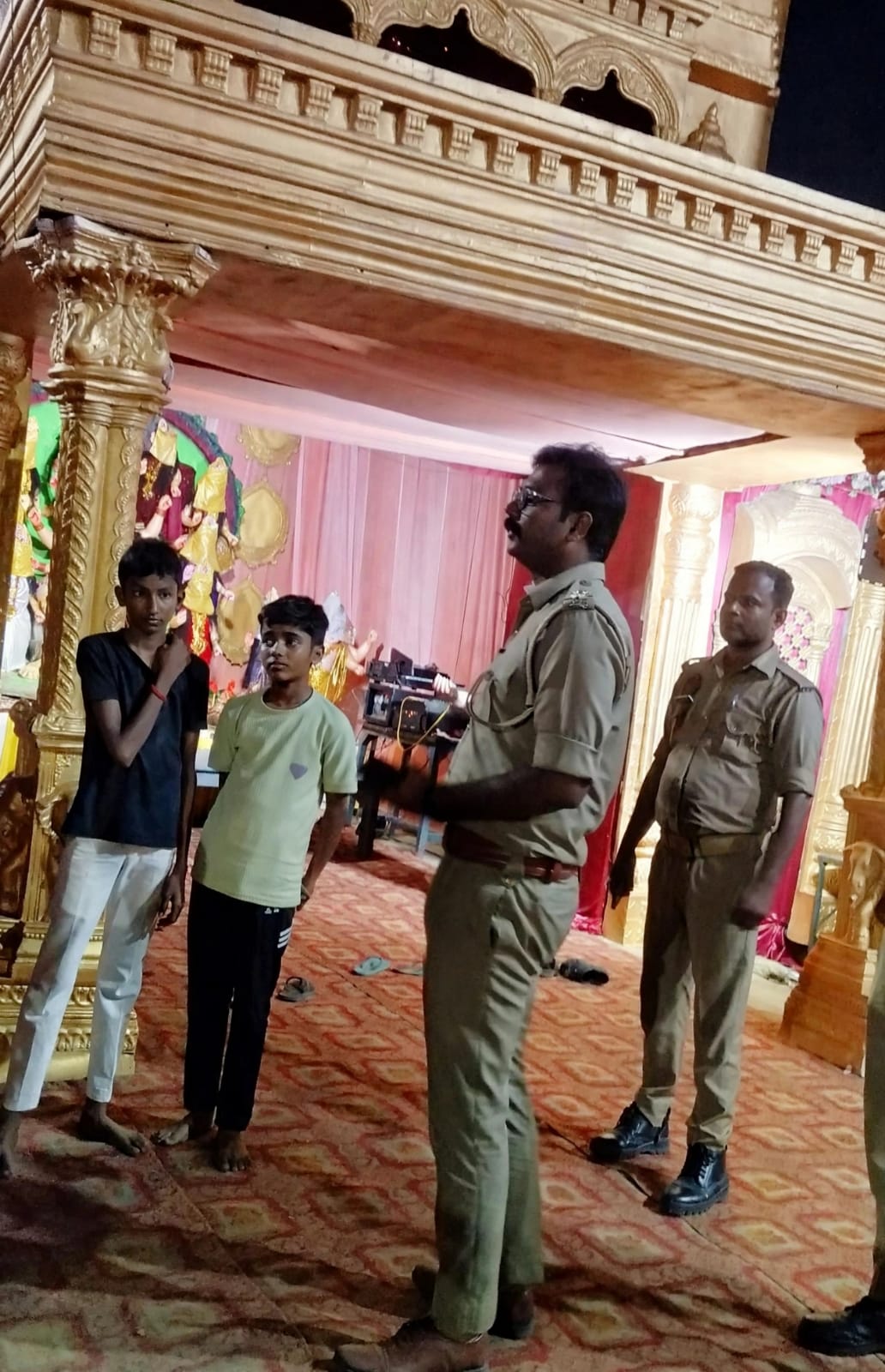 नवरात्र में सुरक्षा को लेकर पुलिस अलर्ट, दुर्गा पंडालों का किया निरीक्षण