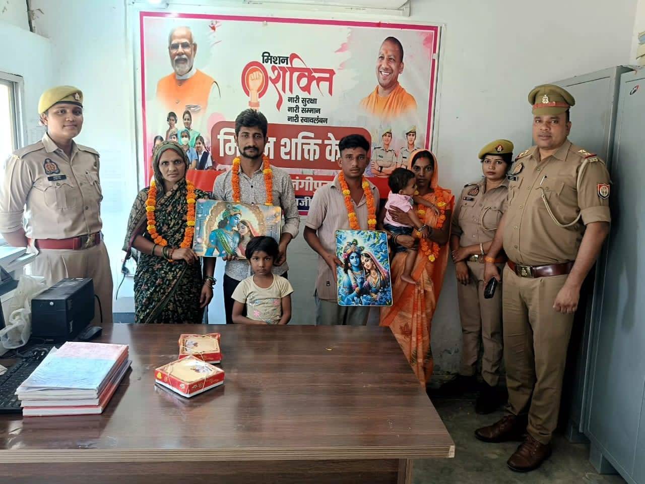 मिशन शक्ति की पहल से सुलझे दो पारिवारिक विवाद, दंपतियों को राधा-कृष्ण