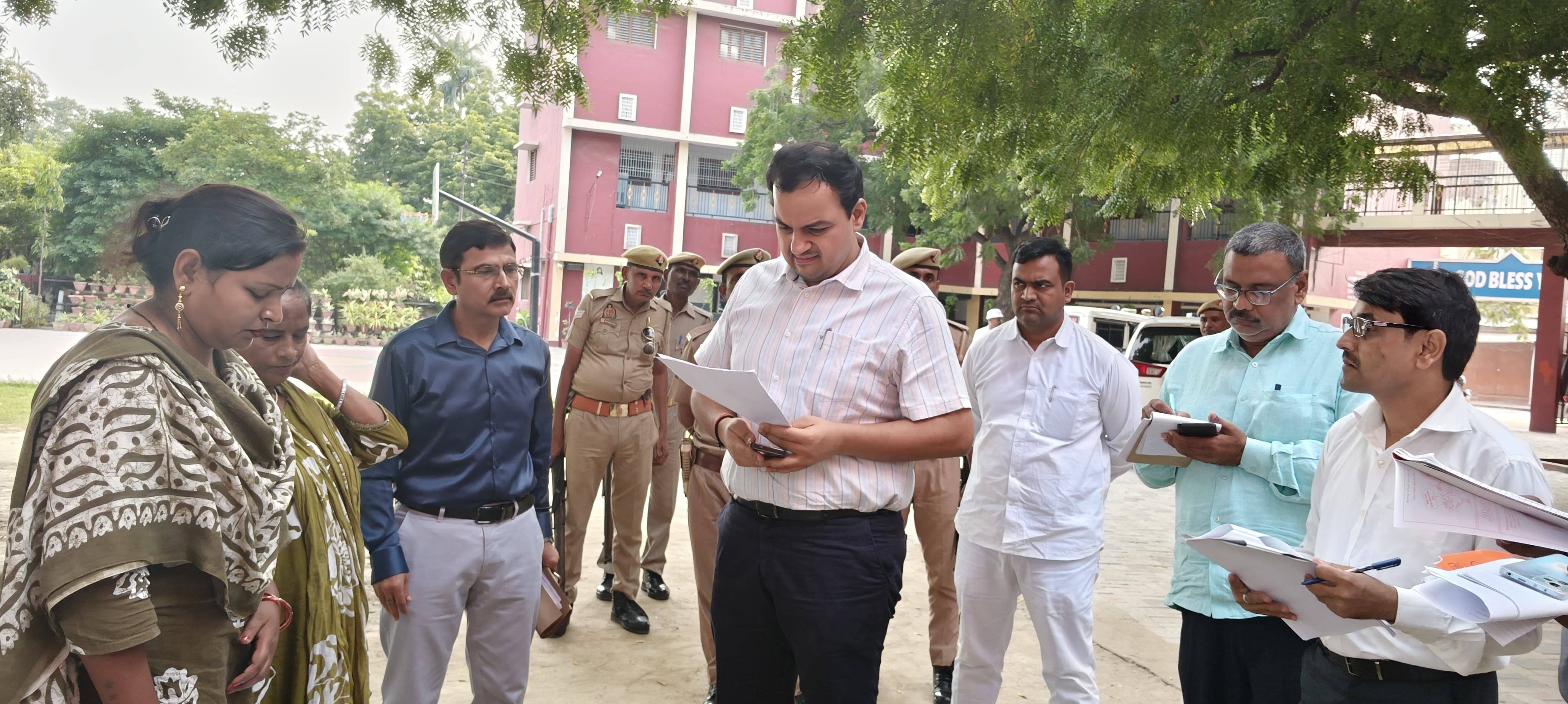 डीएम ने मतदाता पंजीकरण कैंपों का किया औचक निरीक्षण लूर्दस कॉन्वेंट और