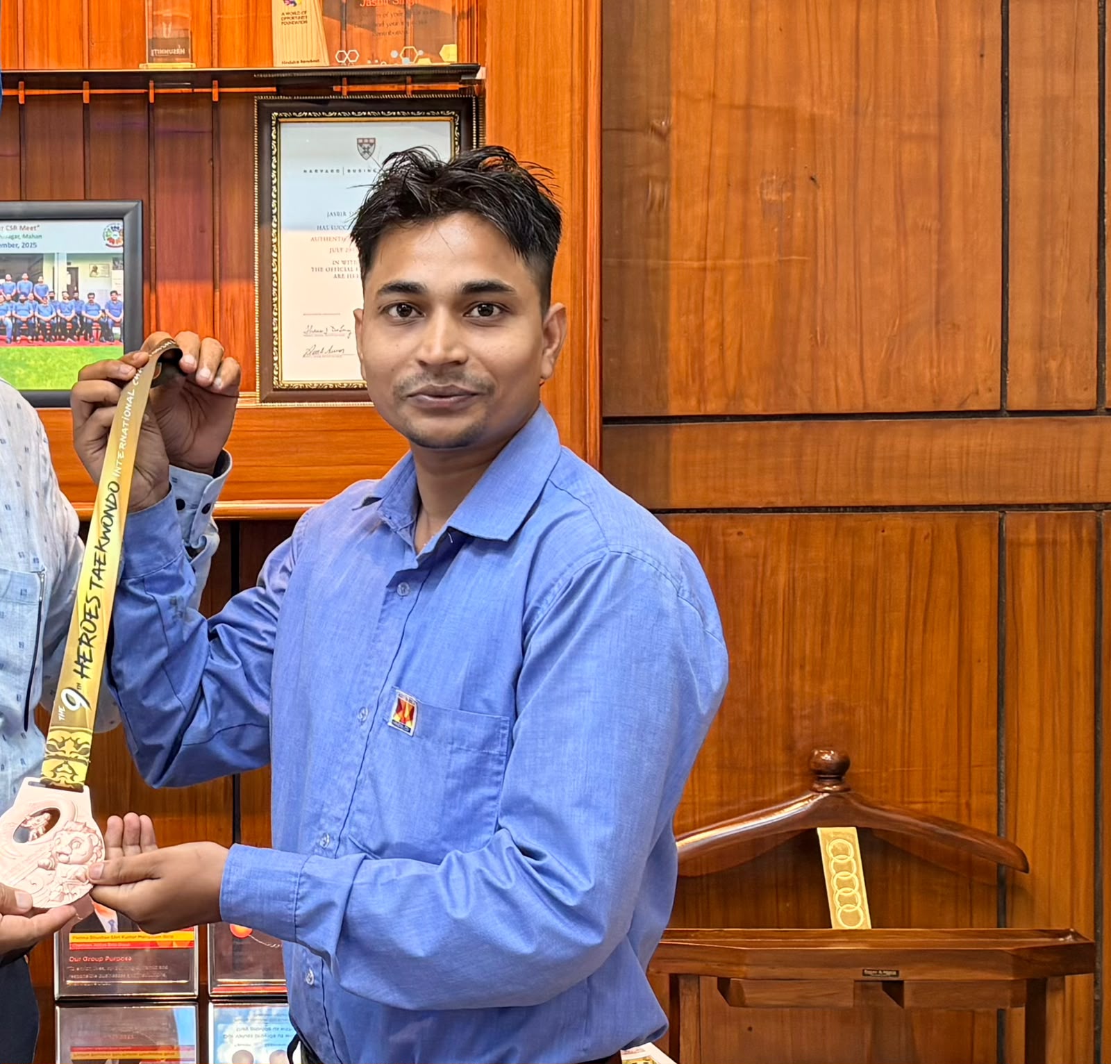 जम्मू-कश्मीर सरकार ने हिण्डालको कर्मचारी रवि सिंह को 70वें SGFI नेशनल गेम्स के लिए चुना श्रीनगर जम्मू कश्मीर रवाना हुए