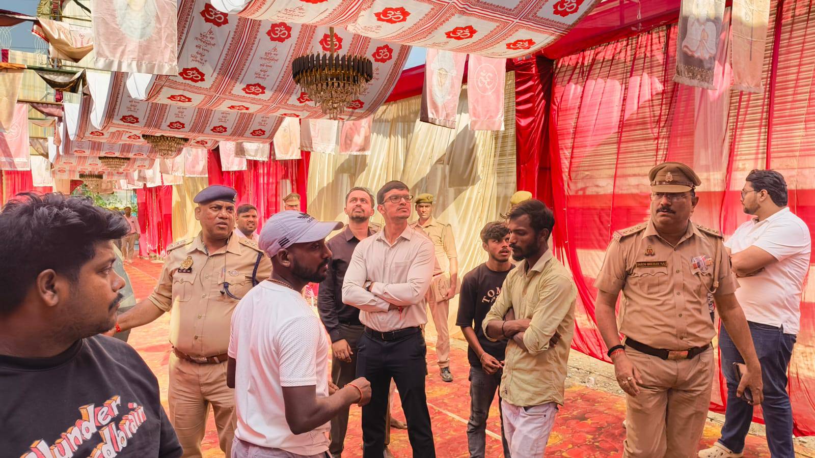 जॉइंट मजिस्ट्रेट एवं क्षेत्राधिकारी सदर ने दुर्गा पूजा पंडालों का किया निरीक्षण।
