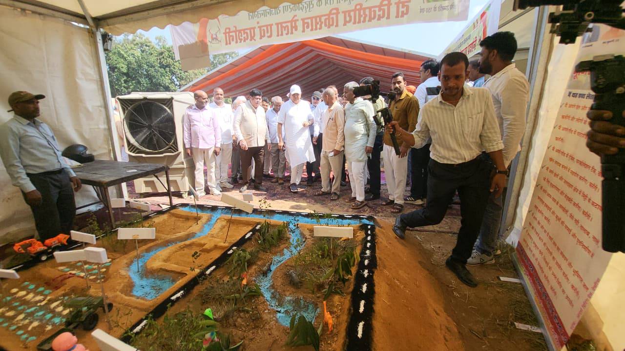 पथरदेवा में दो दिवसीय क्षेत्रीय किसान मेले का समापन।