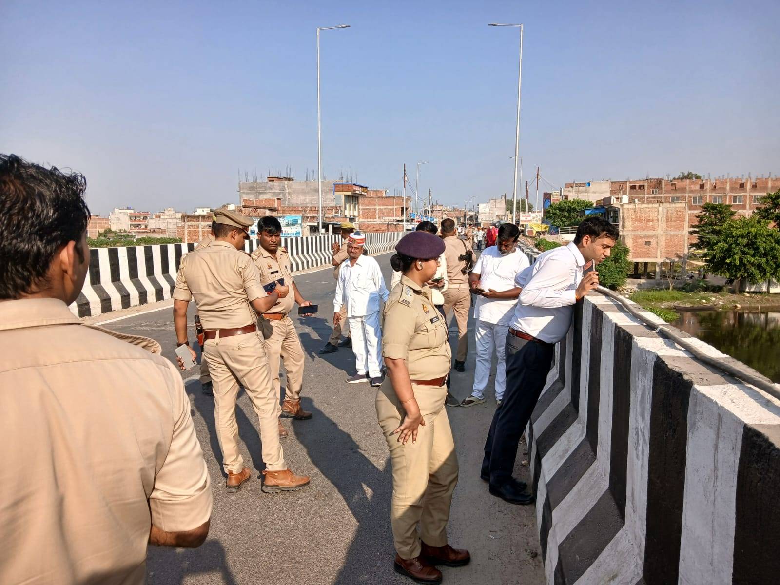 दुर्गा प्रतिमा विसर्जन को लेकर प्रशासन अलर्ट, अधिकारियों ने कुआनो पुल घाट का किया निरीक्षण