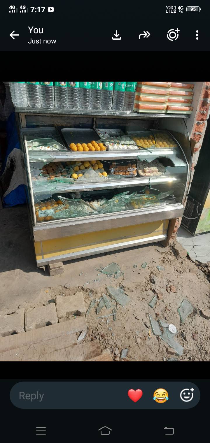 ब्रेकिंग न्यूज | सहजनवां, गोरखपुर ...दशहरे की रात दुकान में तोड़फोड़